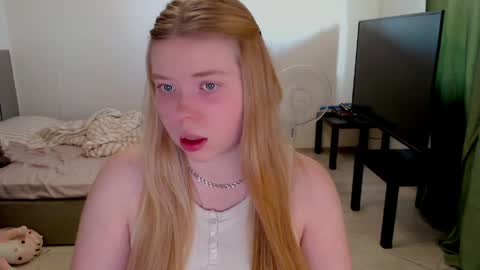 Snapshot of kitten_jenny01 chatting on 06/05/26, 03:51 Jennyblonde and Emmabrunette online show from 06/05/26, 03:51
