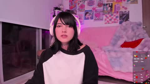 Snapshot of kittenmoon_ chatting on 02/18/25, 02:59      online show from 02/18/25, 02:59