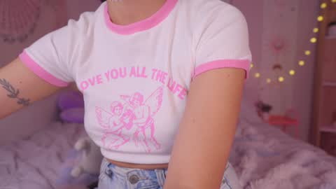 Snapshot of kittenmoon_ chatting on 02/26/25, 12:27      online show from 02/26/25, 12:27
