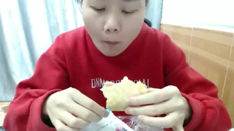 kitti_baby2x online show from 11/27/25, 01:51