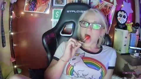 Kitti online show from 06/01/26, 07:10