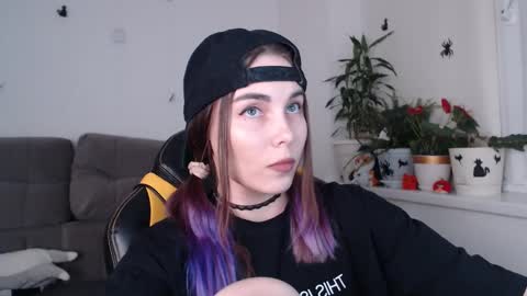 Veronica online show from 10/28/25, 05:26