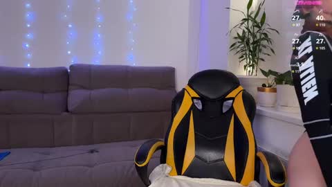 Veronica online show from 04/13/26, 01:49