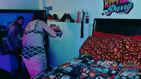 Snapshot of kittiepurry chatting on 01/05/25, 04:58 Kittie Purry online show from 01/05/25, 04:58