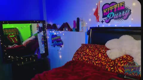 Snapshot of kittiepurry chatting on 02/16/25, 06:54 Kittie Purry online show from 02/16/25, 06:54