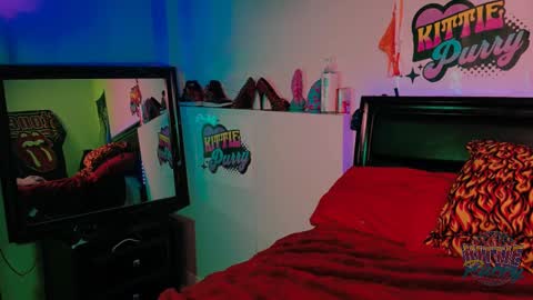 Snapshot of kittiepurry chatting on 02/26/25, 05:09 Kittie Purry online show from 02/26/25, 05:09