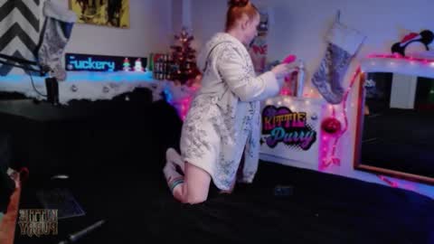 Snapshot of kittiepurry chatting on 12/20/25, 05:14 Kittie Purry online show from 12/20/25, 05:14