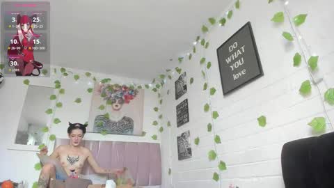  KITTY online show from 11/12/25, 07:03