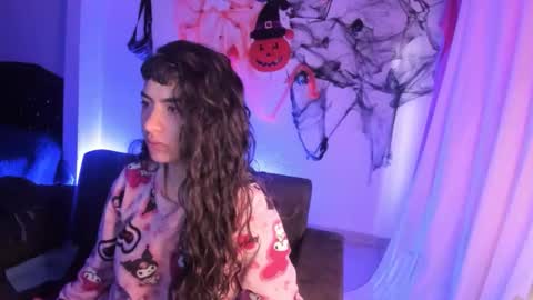 kitty__chs online show from 11/19/25, 10:59