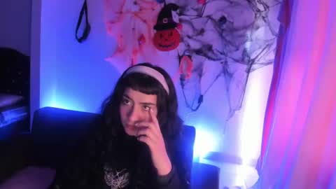 kitty__chs online show from 11/22/25, 01:21