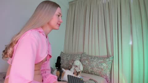 sophie online show from 11/14/25, 05:33