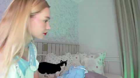 sophie online show from 04/21/26, 06:23
