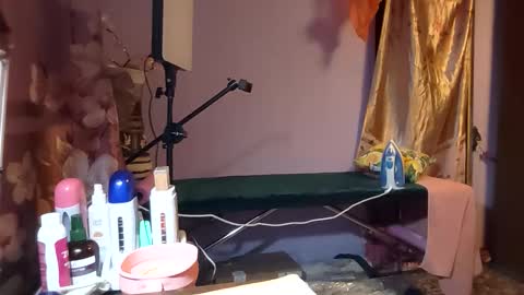 Kitti online show from 11/25/25, 05:46