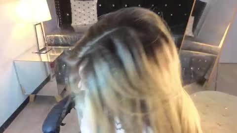 Snapshot of kitty_fox_b chatting on 09/13/25, 12:38 kitty_fox_b online show from 09/13/25, 12:38