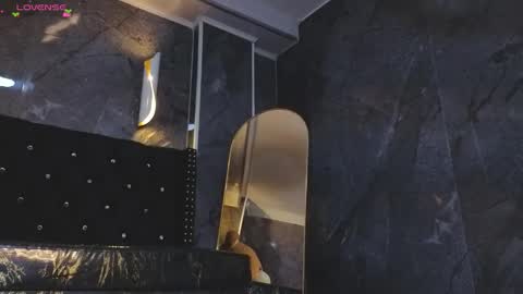 Snapshot of kitty_fox_b chatting on 10/21/25, 01:23 kitty_fox_b online show from 10/21/25, 01:23