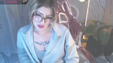 Snapshot of kitty_fox_b chatting on 10/31/25, 01:06 kitty_fox_b online show from 10/31/25, 01:06