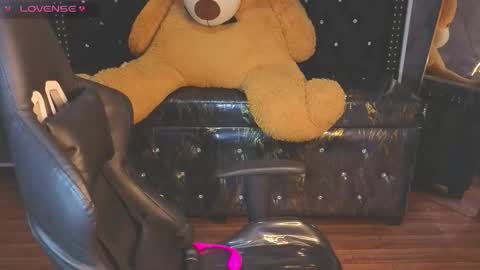 Snapshot of kitty_fox_b chatting on 11/12/25, 01:33 kitty_fox_b online show from 11/12/25, 01:33