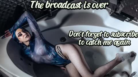 Snapshot of kitty_goth chatting on 12/07/24, 09:33 Hey Im Ellie if you like me and like my show give me a thumbs up hehe online show from 12/07/24, 09:33