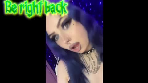 Snapshot of kitty_goth chatting on 01/18/25, 09:24 Hey Im Ellie if you like me and like my show give me a thumbs up hehe online show from 01/18/25, 09:24