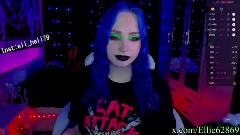 Snapshot of kitty_goth chatting on 03/09/25, 02:50 Hey Im Ellie if you like me and like my show give me a thumbs up hehe online show from 03/09/25, 02:50