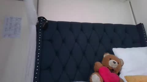 kitty_kerry online show from 12/23/25, 07:39