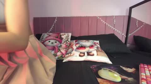 Snapshot of kitty_kryss chatting on 12/22/25, 03:09 kitty_kryss online show from 12/22/25, 03:09