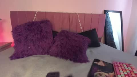 Snapshot of kitty_kryss chatting on 02/19/26, 04:36 kitty_kryss online show from 02/19/26, 04:36