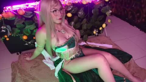 Snapshot of kitty_malach chatting on 11/16/25, 02:28 Kitty online show from 11/16/25, 02:28