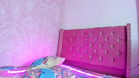 kitty_nicolle online show from 12/10/24, 04:27