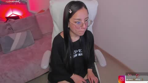 Snapshot of kitty_patitas_suavess chatting on 04/28/26, 02:38 Kitty online show from 04/28/26, 02:38