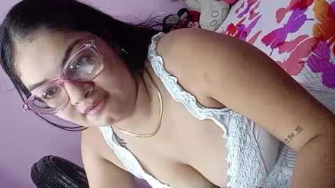 Snapshot of kitty_pink8 chatting on 12/17/25, 03:34 kitty_pink8 online show from 12/17/25, 03:34