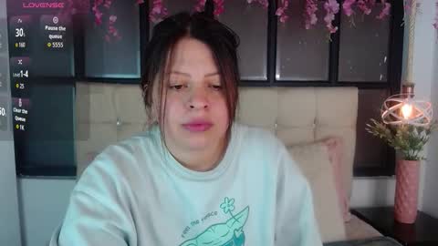 K I T T Y   online show from 11/17/25, 07:52