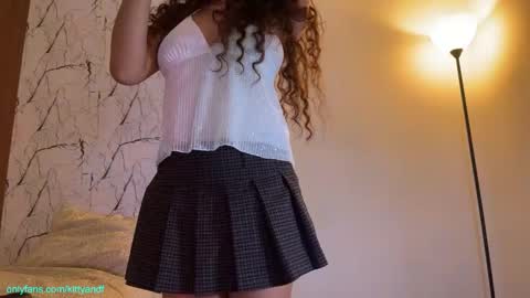 Kitty black hair 19 years Isa red hair18 years John 21 years online show from 03/18/26, 02:04