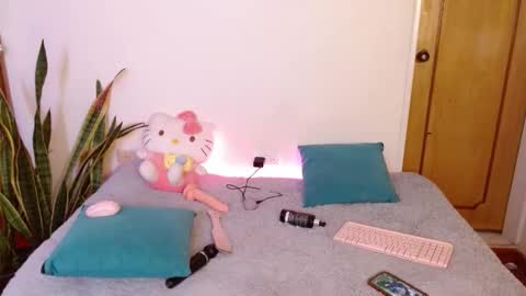 LAURA  help me reach 100likes online show from 02/10/26, 05:55