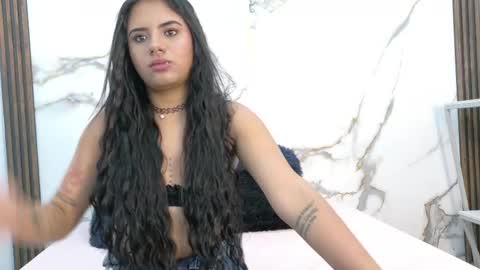 Snapshot of kittyhayes chatting on 06/01/26, 08:43 online show from 06/01/26, 08:43