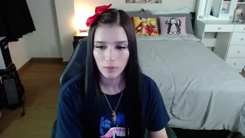 Snapshot of kittykat18x chatting on 06/12/26, 03:38 Isabel online show from 06/12/26, 03:38