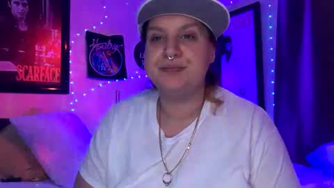 Snapshot of kittykay86 chatting on 01/11/25, 04:25 Bella Blue BBW online show from 01/11/25, 04:25