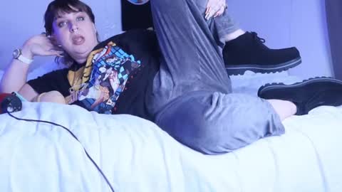 Snapshot of kittykay86 chatting on 02/10/25, 11:36 Bella Blue BBW online show from 02/10/25, 11:36