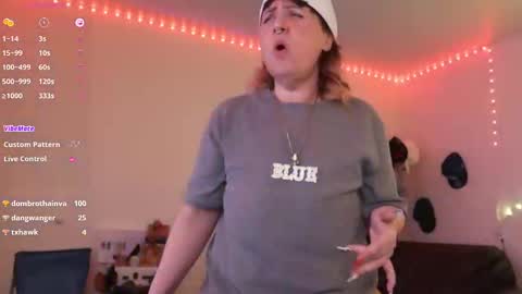 Snapshot of kittykay86 chatting on 02/17/25, 09:35 Bella Blue BBW online show from 02/17/25, 09:35