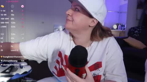 Snapshot of kittykay86 chatting on 02/17/25, 03:42 Bella Blue BBW online show from 02/17/25, 03:42