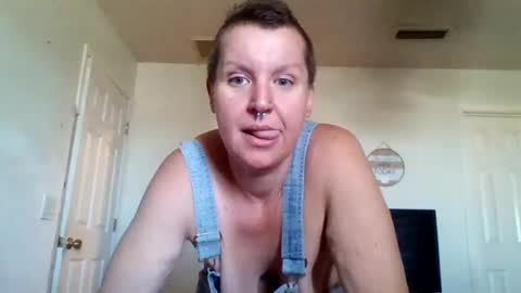 Snapshot of kittykay86 chatting on 07/31/26, 07:35 Bella Blue BBW online show from 07/31/26, 07:35