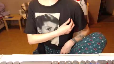 KittyloveMoon online show from 04/18/26, 05:17