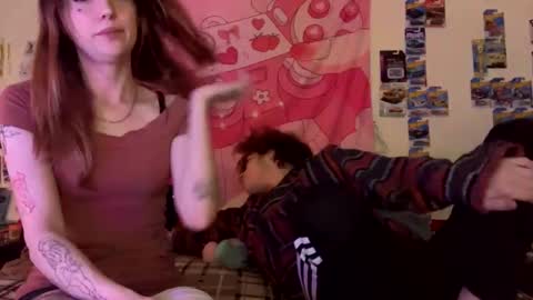 kitty online show from 12/15/25, 06:17