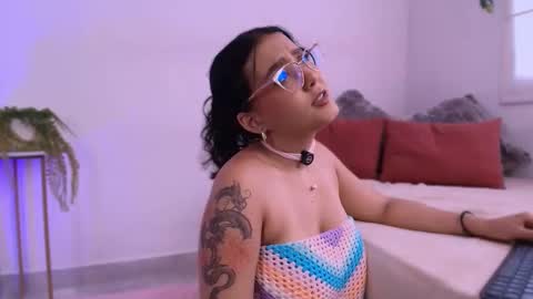 Sophie online show from 11/04/25, 07:02