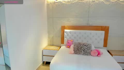  K I T T  Y  online show from 03/31/26, 12:27