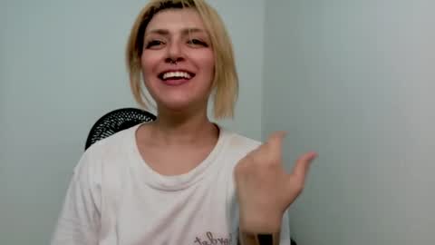 Kitty Trixy online show from 05/01/26, 08:46