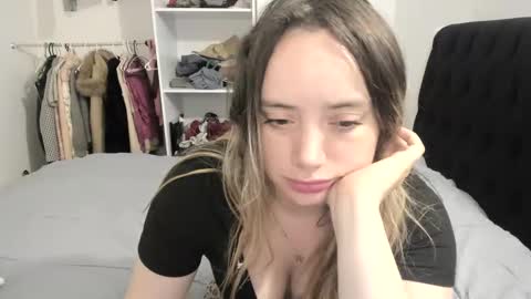 kittywantslove23 online show from 10/16/25, 11:06