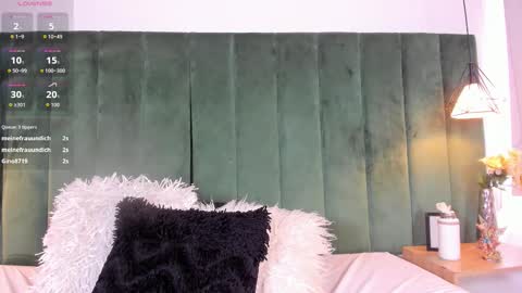 K I T T Y Y  online show from 10/23/25, 08:29