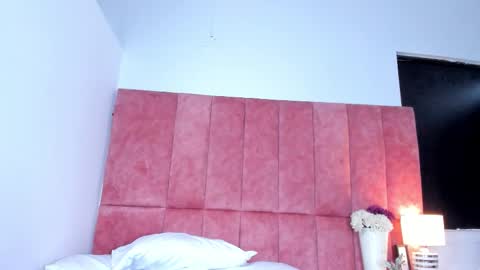 K I T T Y Y  online show from 12/18/25, 07:31