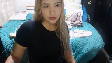 Snapshot of kittyzevee_ chatting on 09/29/25, 10:25 kittyzevee_ online show from 09/29/25, 10:25